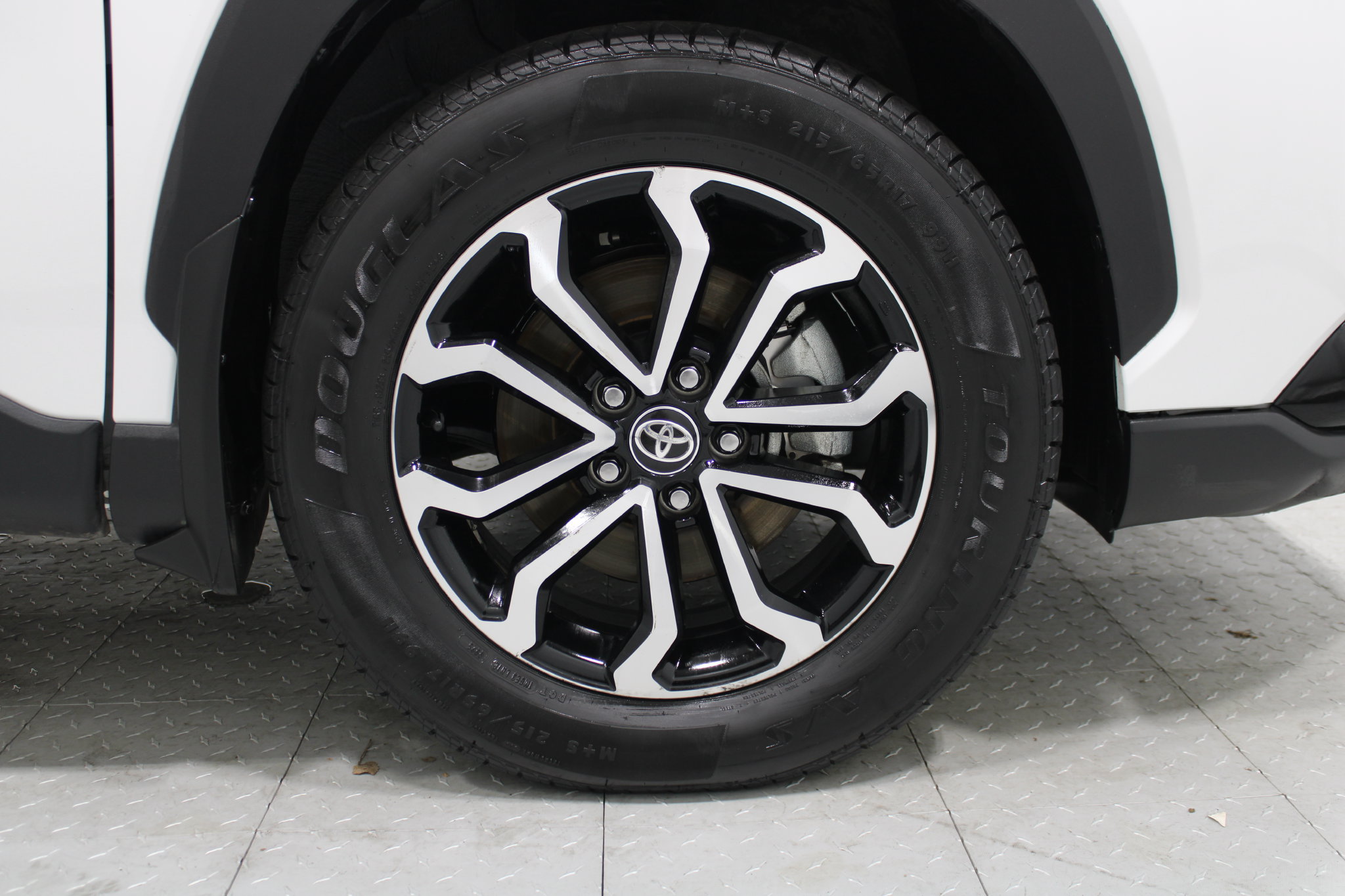 Used 2025 Toyota Corolla Cross AWD Hybrid image 5