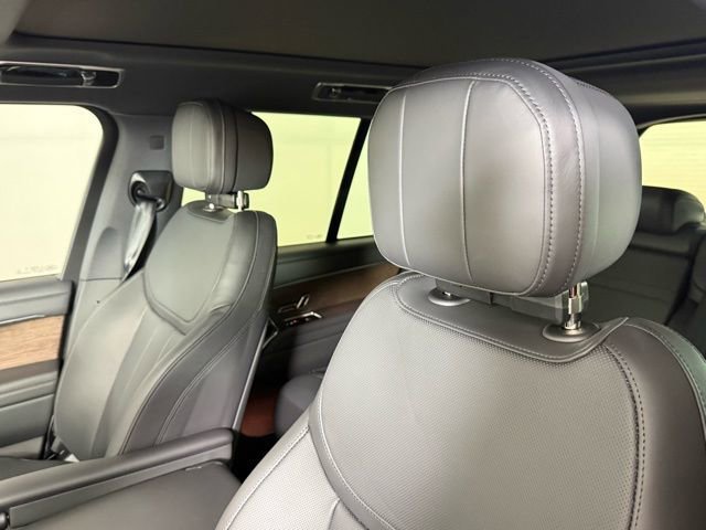 New 2025 Land Rover Range Rover SE image 4