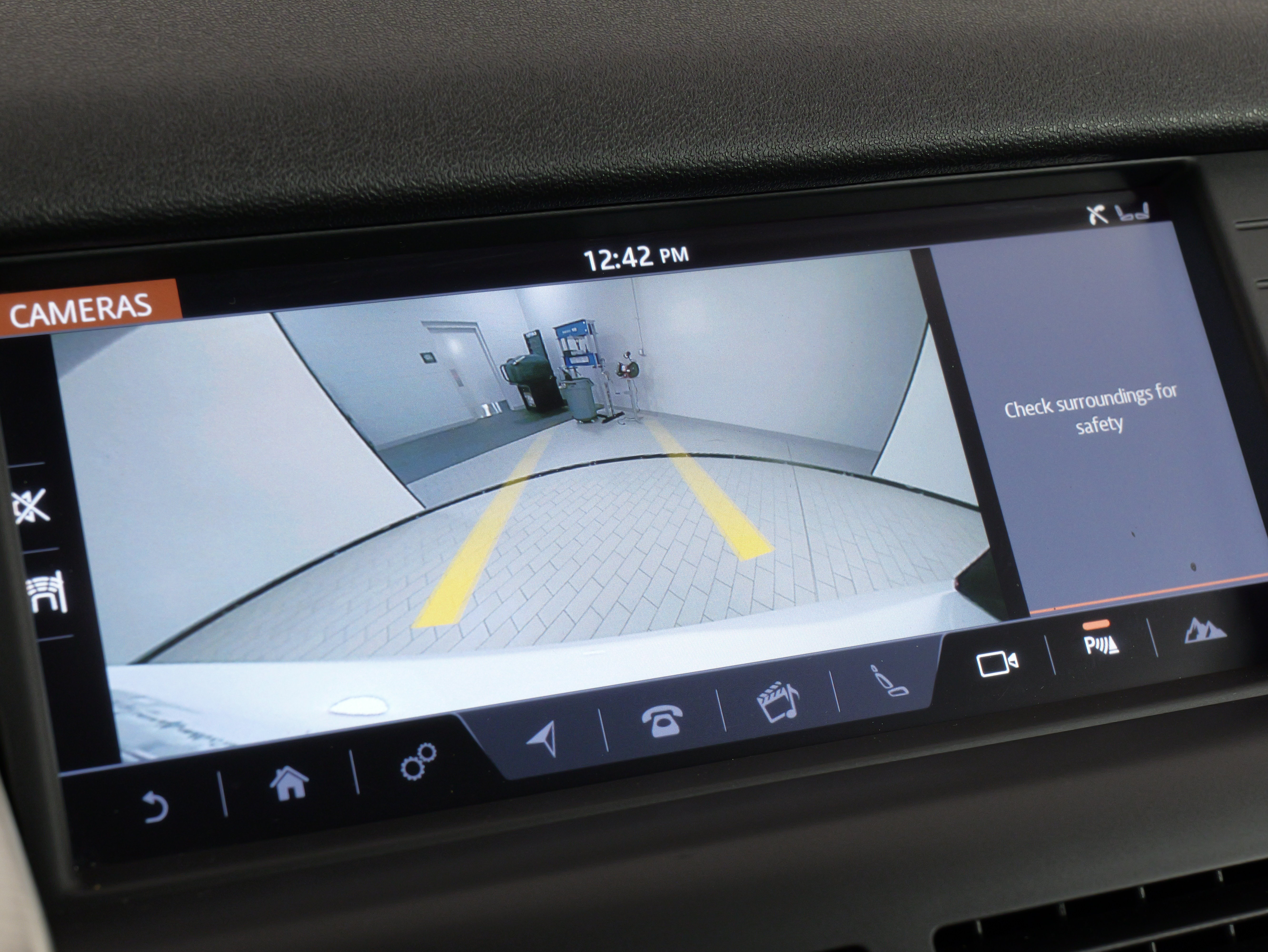 Used 2018 Land Rover Discovery Sport HSE AWD/4WD image 50