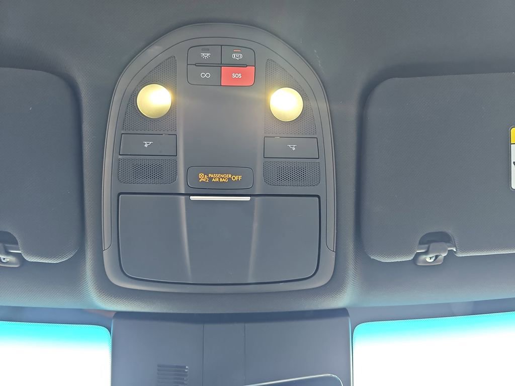 Used 2025 Genesis G70 2.5T image 31