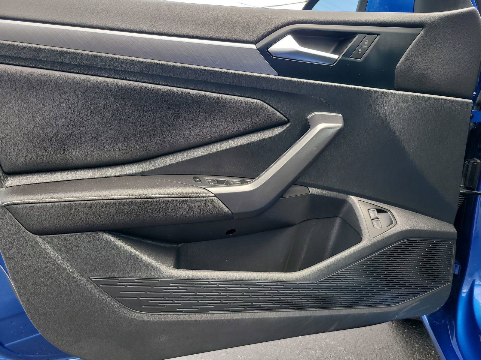 Used 2024 Volkswagen Jetta SE image 12