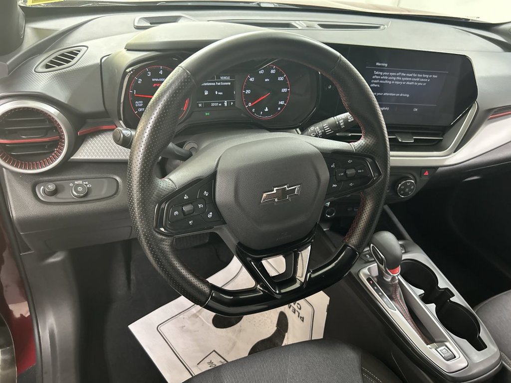 Used 2025 Chevrolet Trax RS w/ Driver Confidence Package FWD image 4