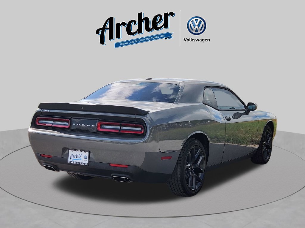 Used 2019 Dodge Challenger SXT w/ Blacktop Package RWD image 4