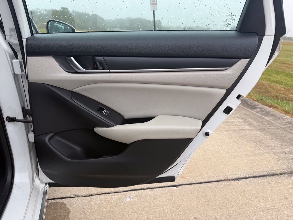 Used 2018 Honda Accord EX image 14