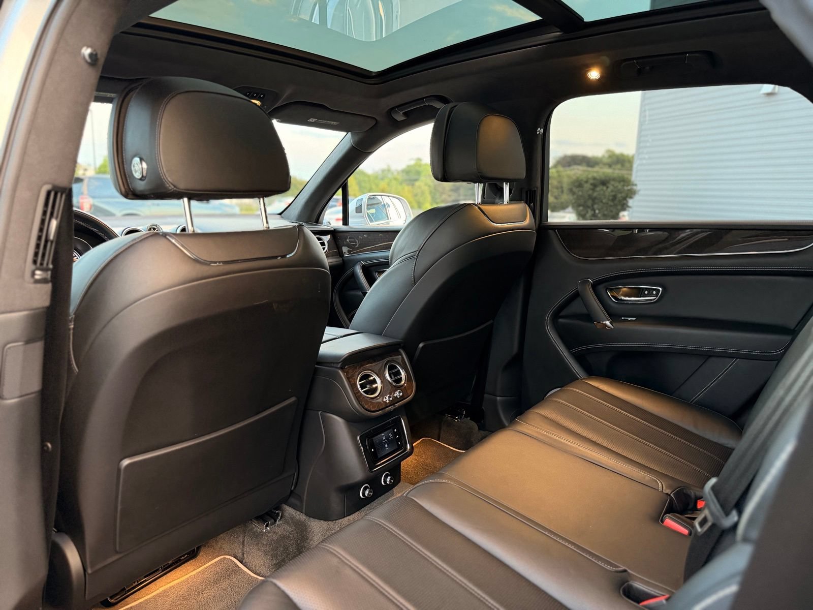 Used 2019 Bentley Bentayga AWD/4WD image 23