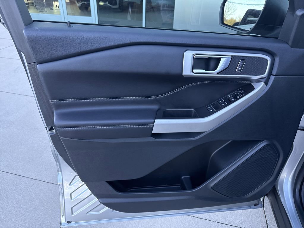 Used 2024 Ford Explorer XLT image 10