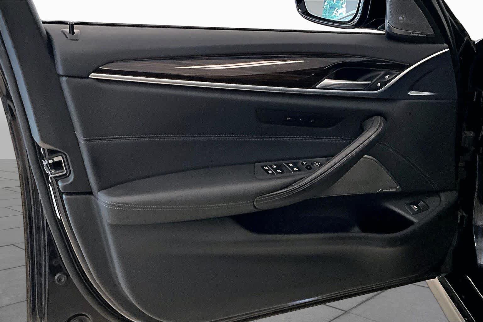 Used 2021 BMW 530i w/ M Sport Package RWD image 19