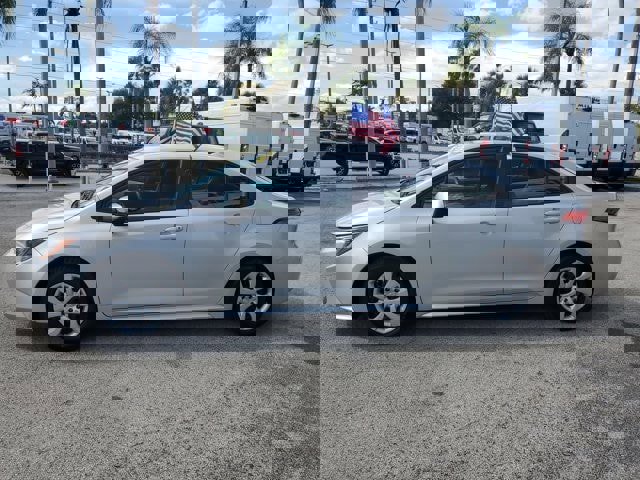 Used 2021 Toyota Corolla LE image 4
