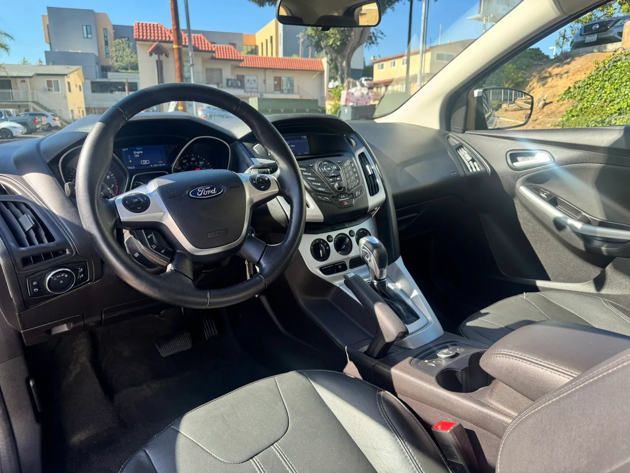 Used 2014 Ford Focus SE w/ Equipment Group 201A FWD image 9