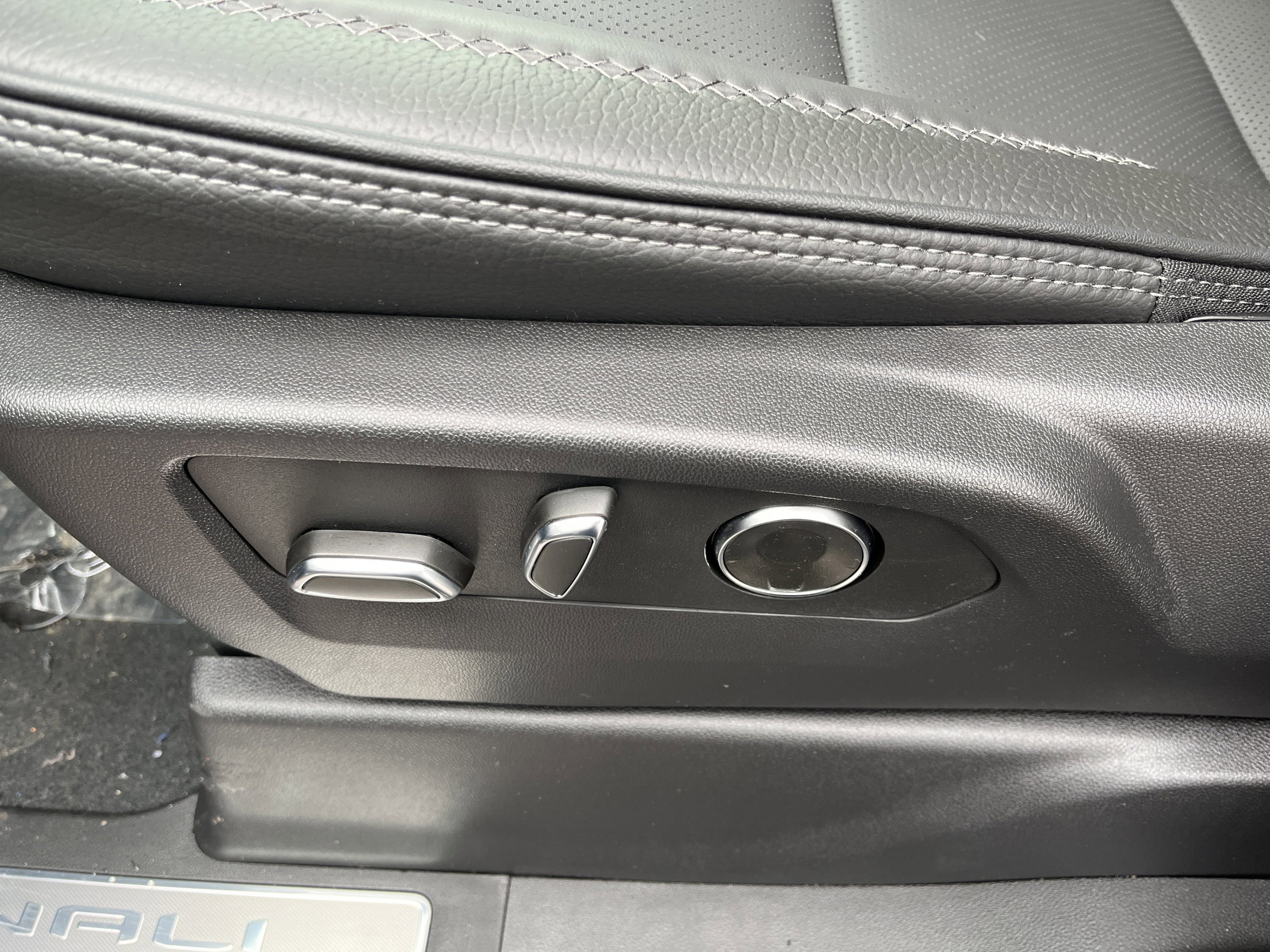 New 2026 GMC Sierra 2500 Denali w/ Denali Reserve Package image 14