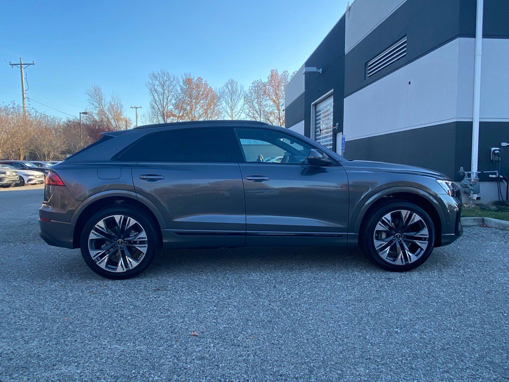 Used 2025 Audi Q8 Premium Plus w/ Premium Plus Package image 2