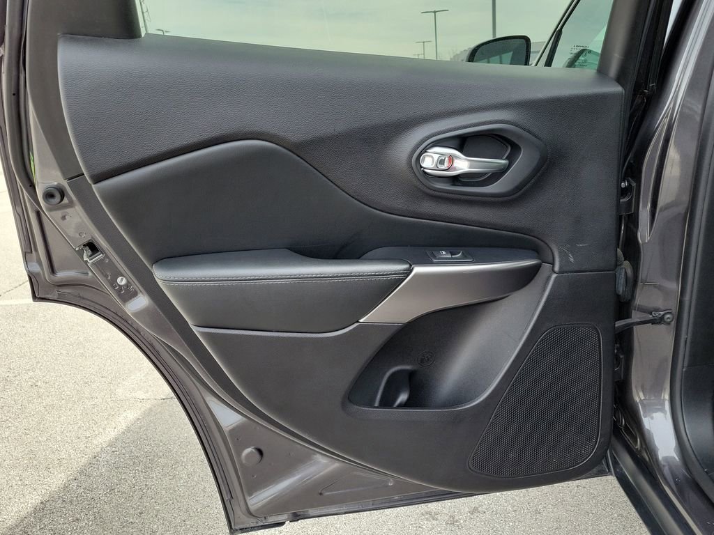 Used 2020 Jeep Cherokee Limited image 12