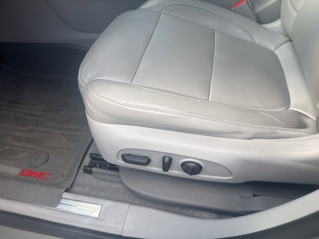 Used 2019 GMC Acadia SLT w/ LPO, Floor Liner Package image 7