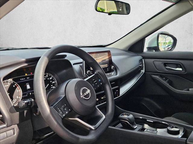 Used 2024 Nissan Rogue SV image 9