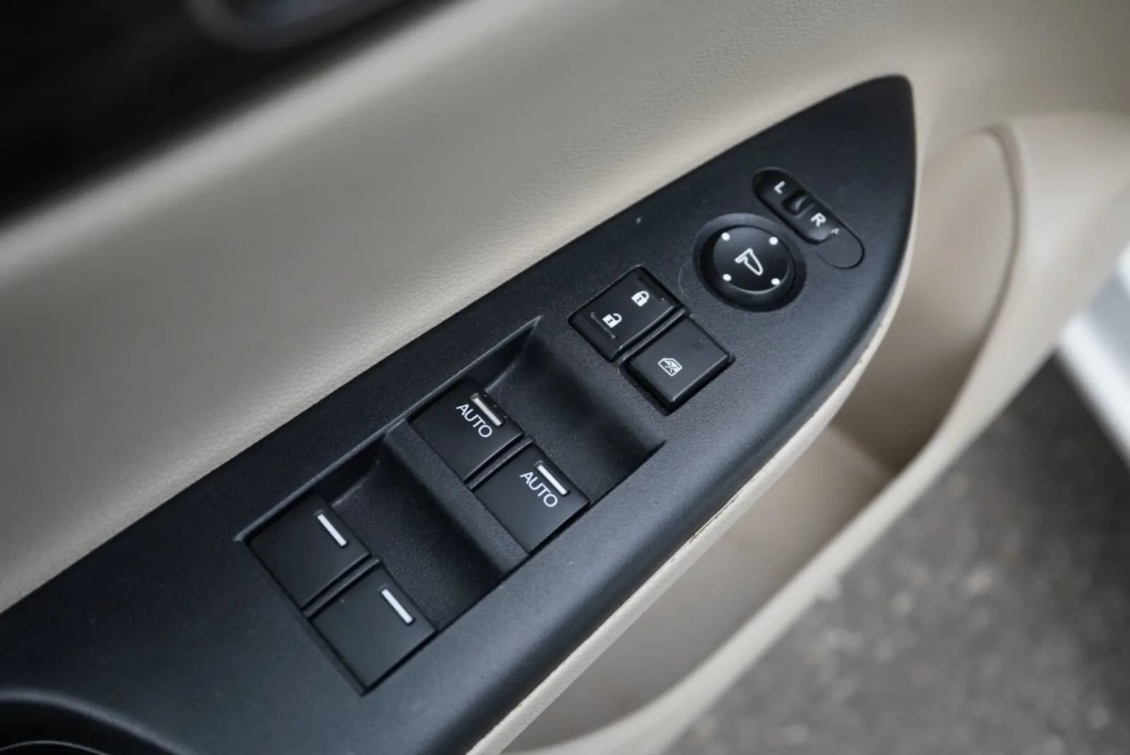 Used 2017 Honda Accord EX-L image 20