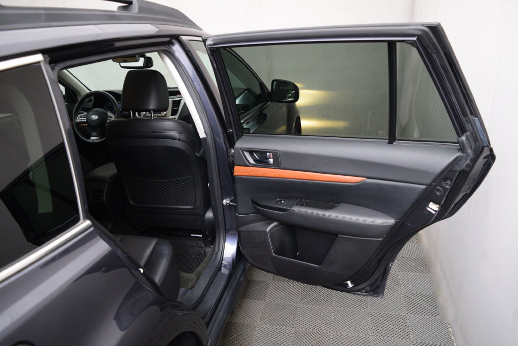 Used 2013 Subaru Outback 2.5i Limited w/ Moonroof Pkg AWD/4WD image 14