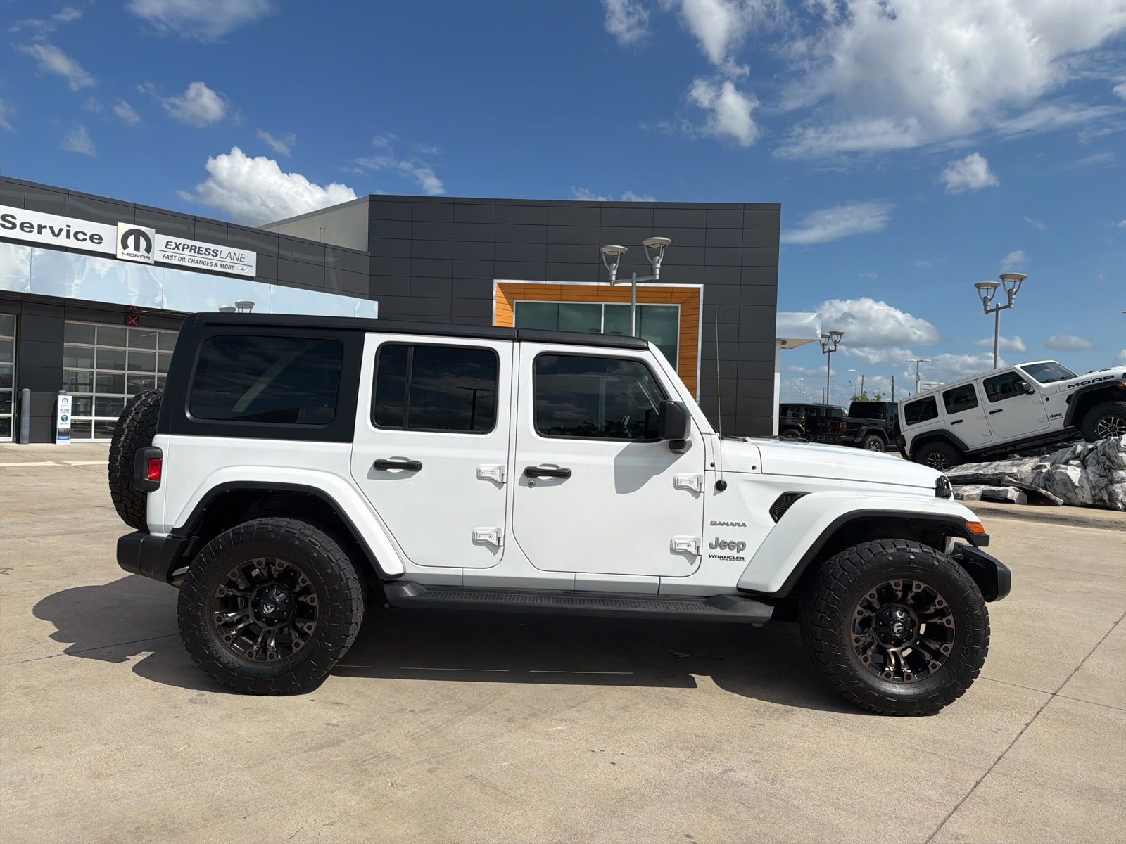 Used 2022 Jeep Wrangler Unlimited Sahara w/ Cold Weather Group image 6