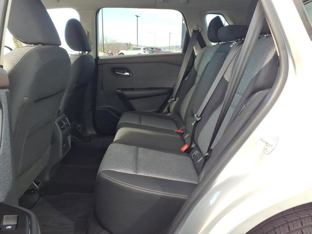 Used 2021 Nissan Rogue SV image 12