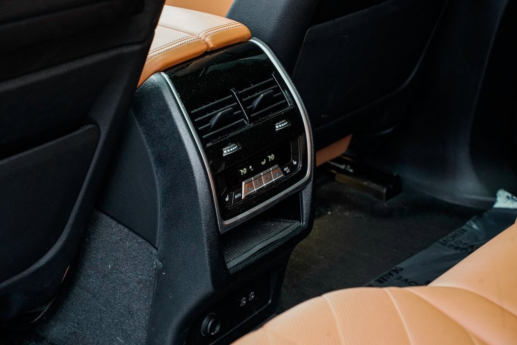 Used 2023 BMW X7 xDrive40i w/ M Sport Package image 19