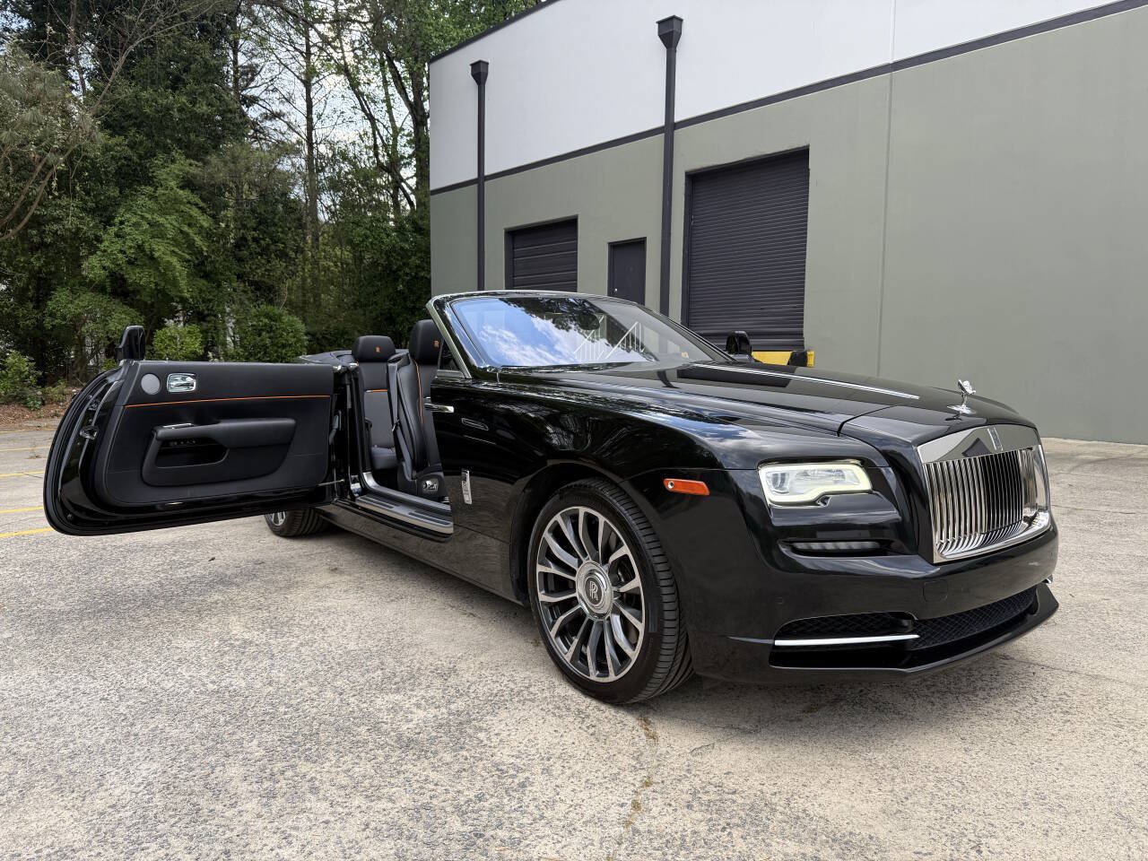 Used 2018 Rolls-Royce Dawn RWD image 17
