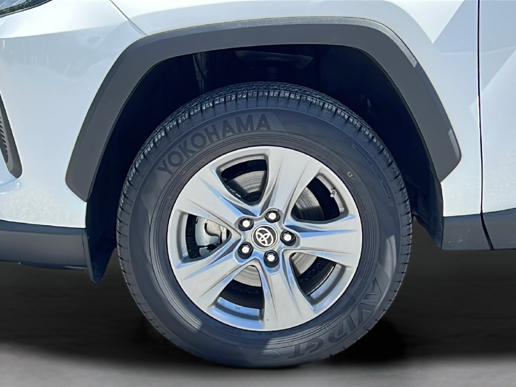 Used 2022 Toyota RAV4 LE AWD/4WD image 24
