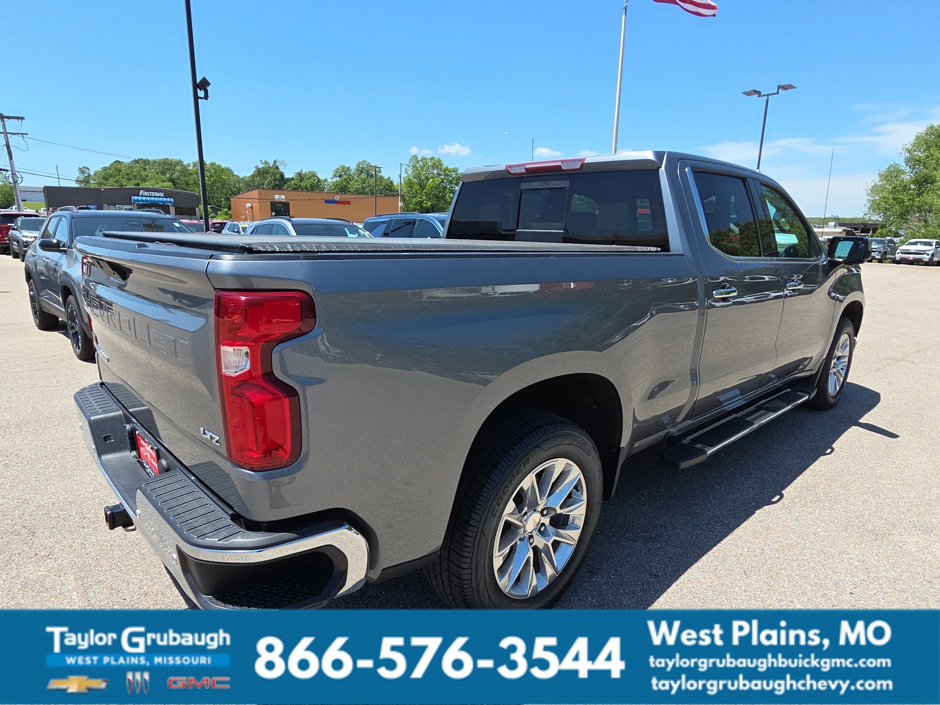Used 2021 Chevrolet Silverado 1500 LTZ w/ Z71 Off-Road Package AWD/4WD image 10