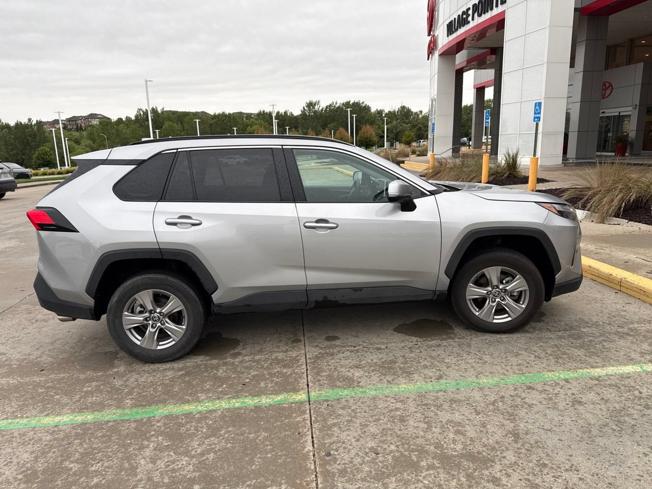 Used 2025 Toyota RAV4 XLE AWD/4WD image 7