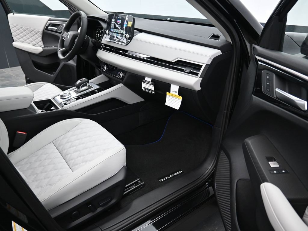 New 2025 Mitsubishi Outlander SEL image 34