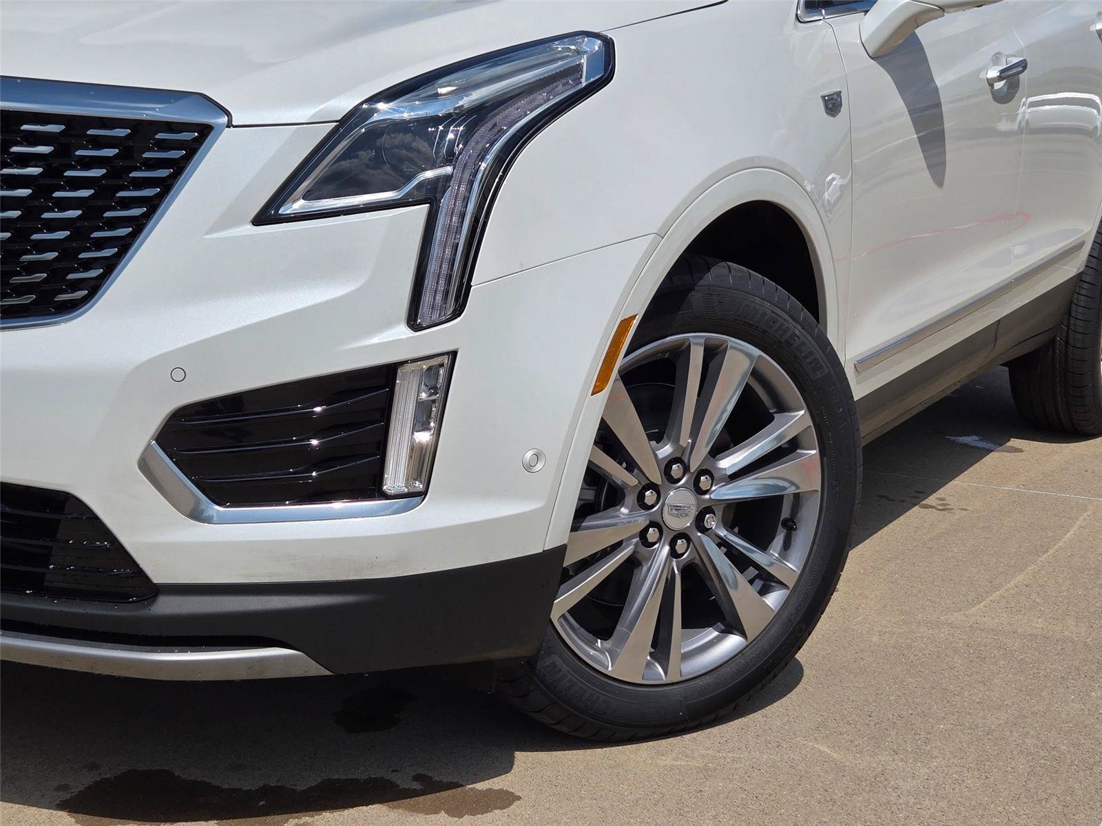 New 2026 Cadillac XT5 Premium Luxury w/ LPO, Floor Liner Package AWD/4WD image 7