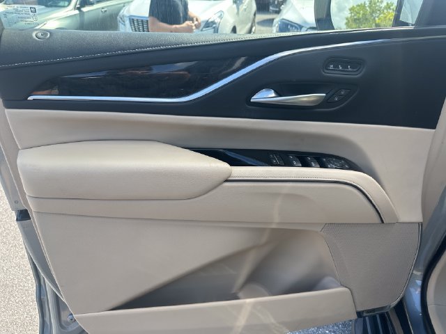 Used 2023 Cadillac Escalade Premium Luxury RWD image 10