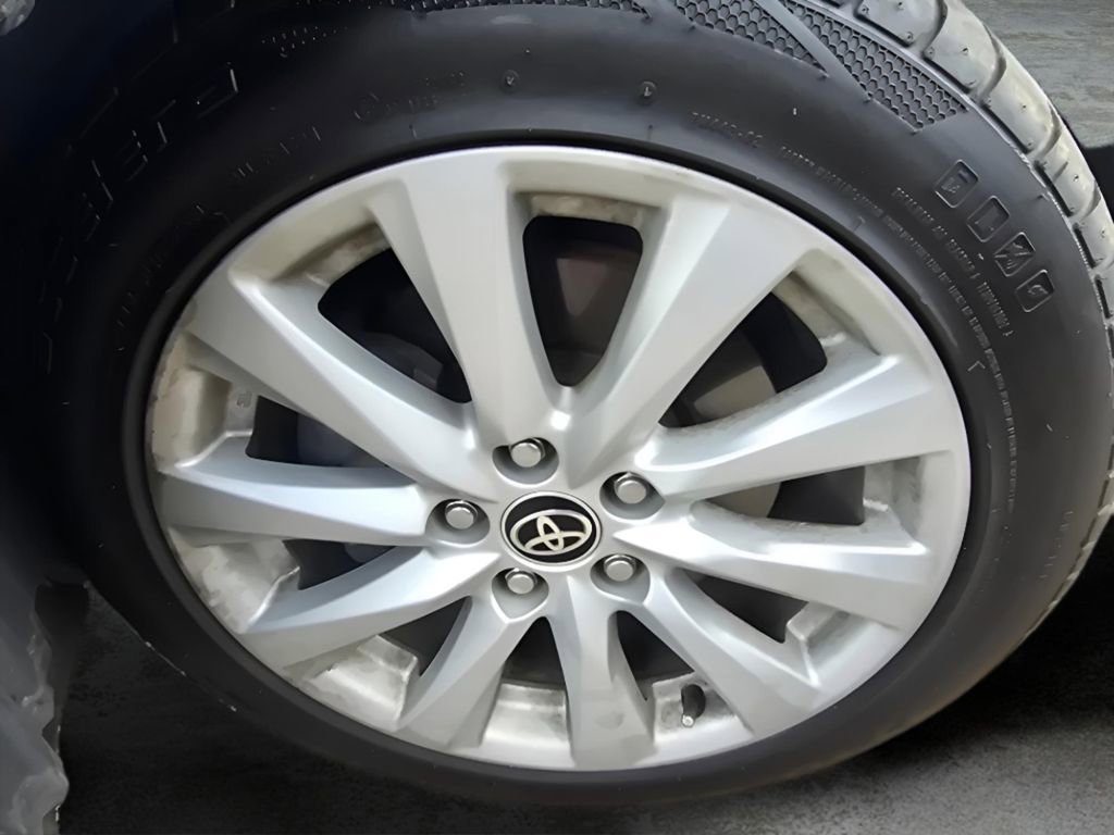 Used 2020 Toyota Camry LE image 19