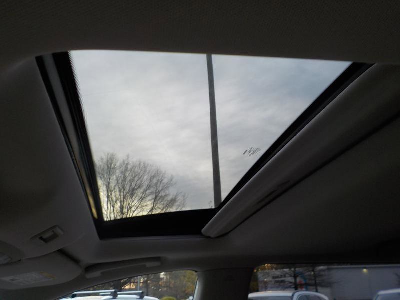 Used 2016 Nissan Pathfinder Platinum w/ Family Entertainment Package image 18