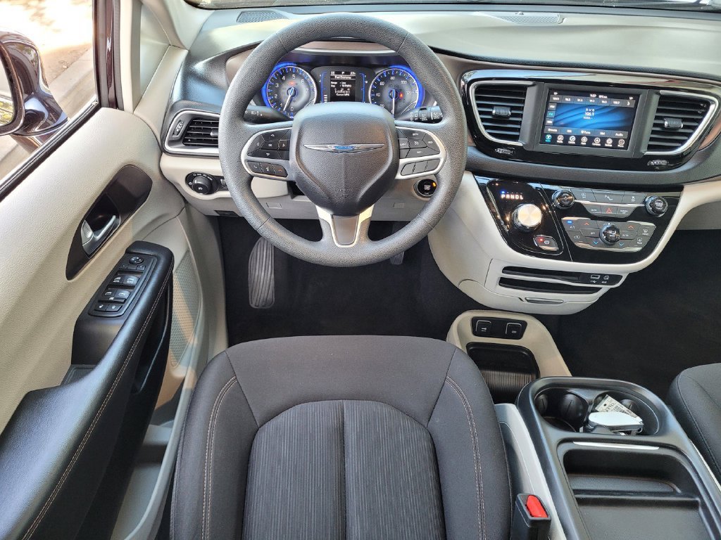 Used 2018 Chrysler Pacifica Touring Plus FWD image 7