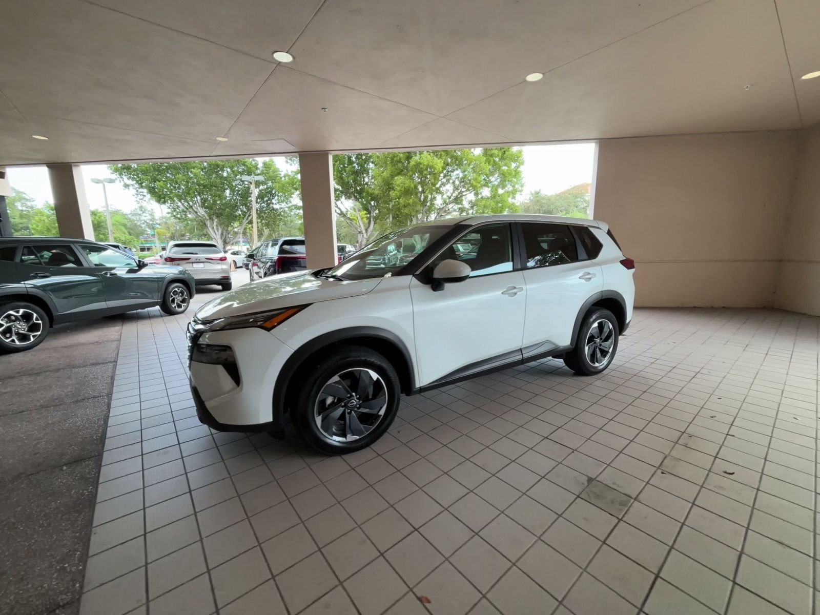 Used 2025 Nissan Rogue SV AWD/4WD image 7