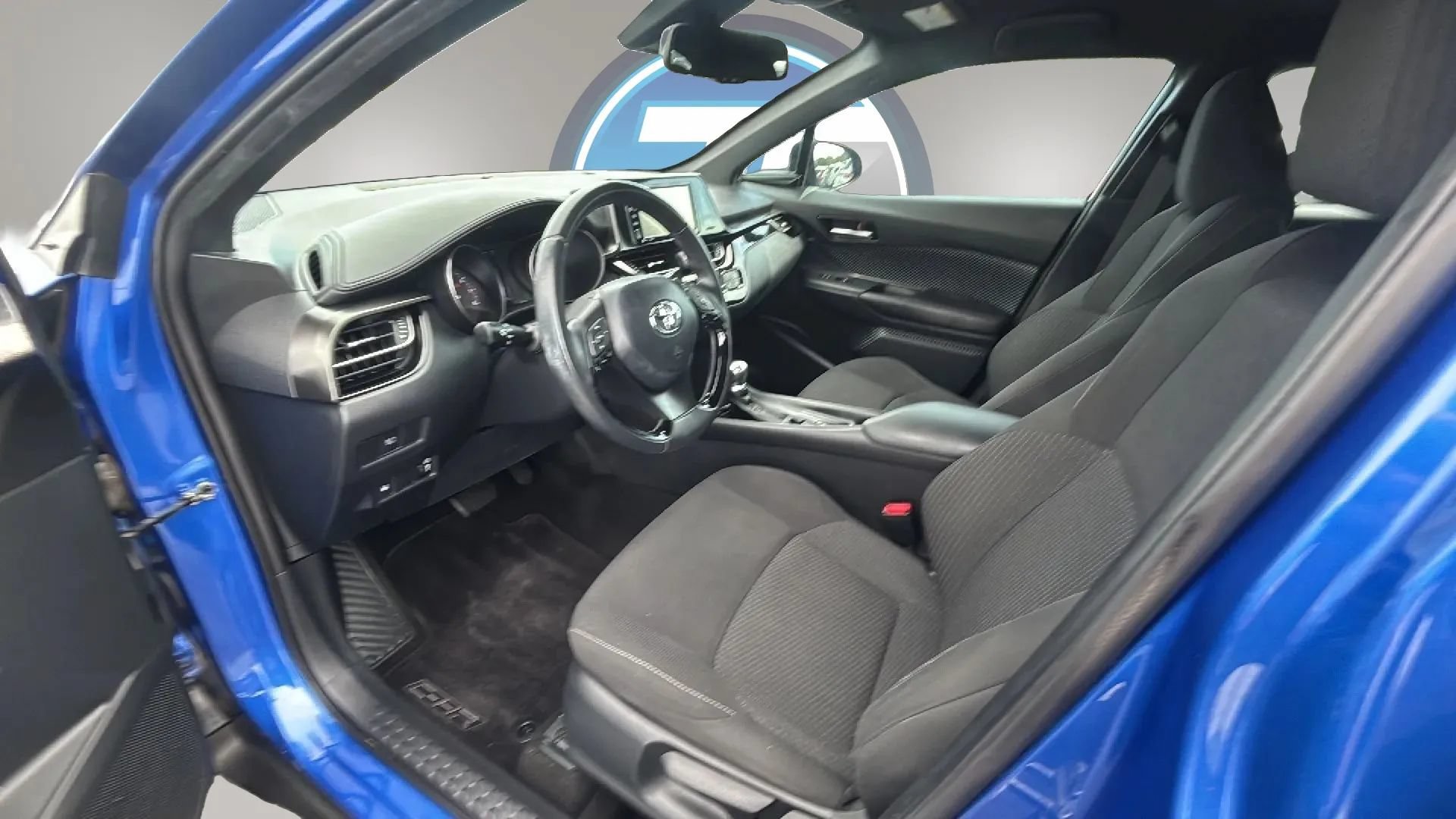 Used 2018 Toyota C-HR XLE FWD image 15