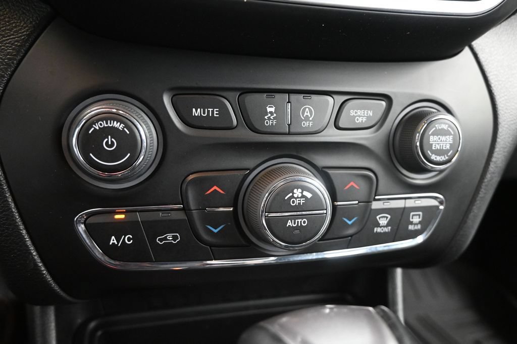 Used 2022 Jeep Cherokee Limited AWD/4WD image 34