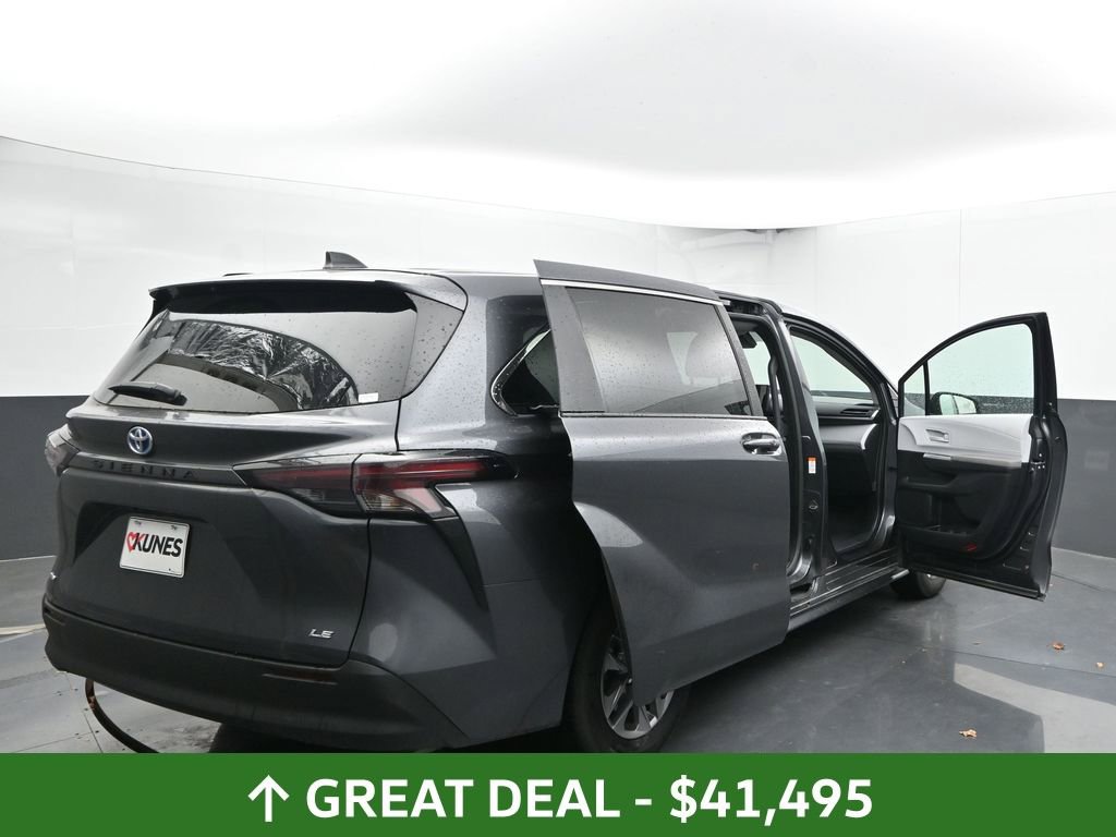 Used 2025 Toyota Sienna LE image 56