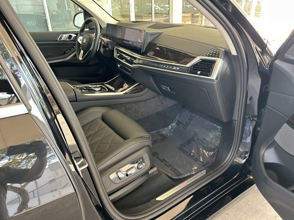 Used 2025 BMW X7 xDrive40i image 24
