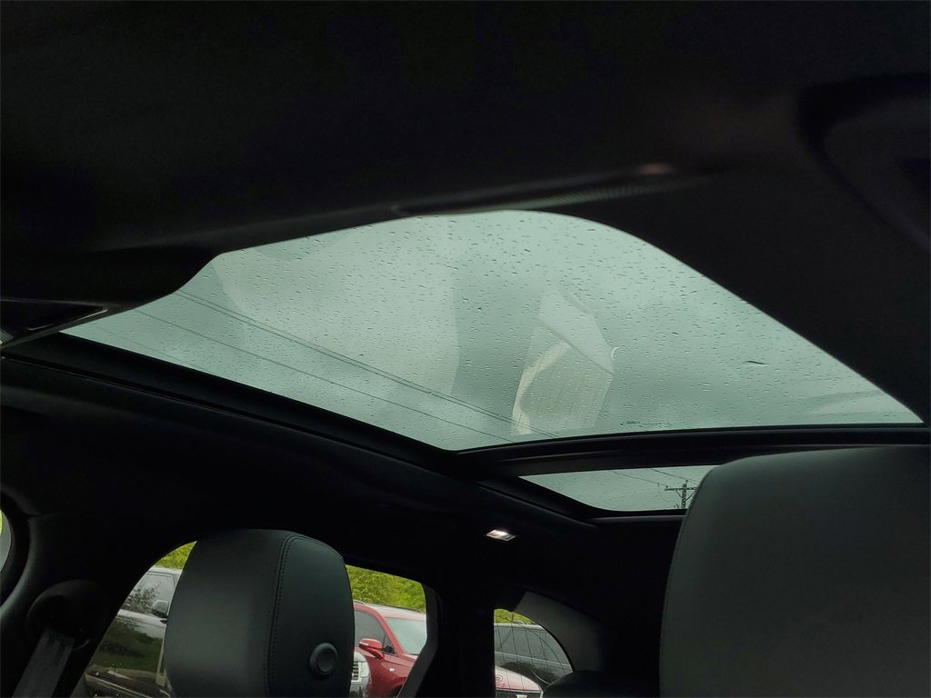 New 2026 Land Rover Range Rover Velar Dynamic SE image 9