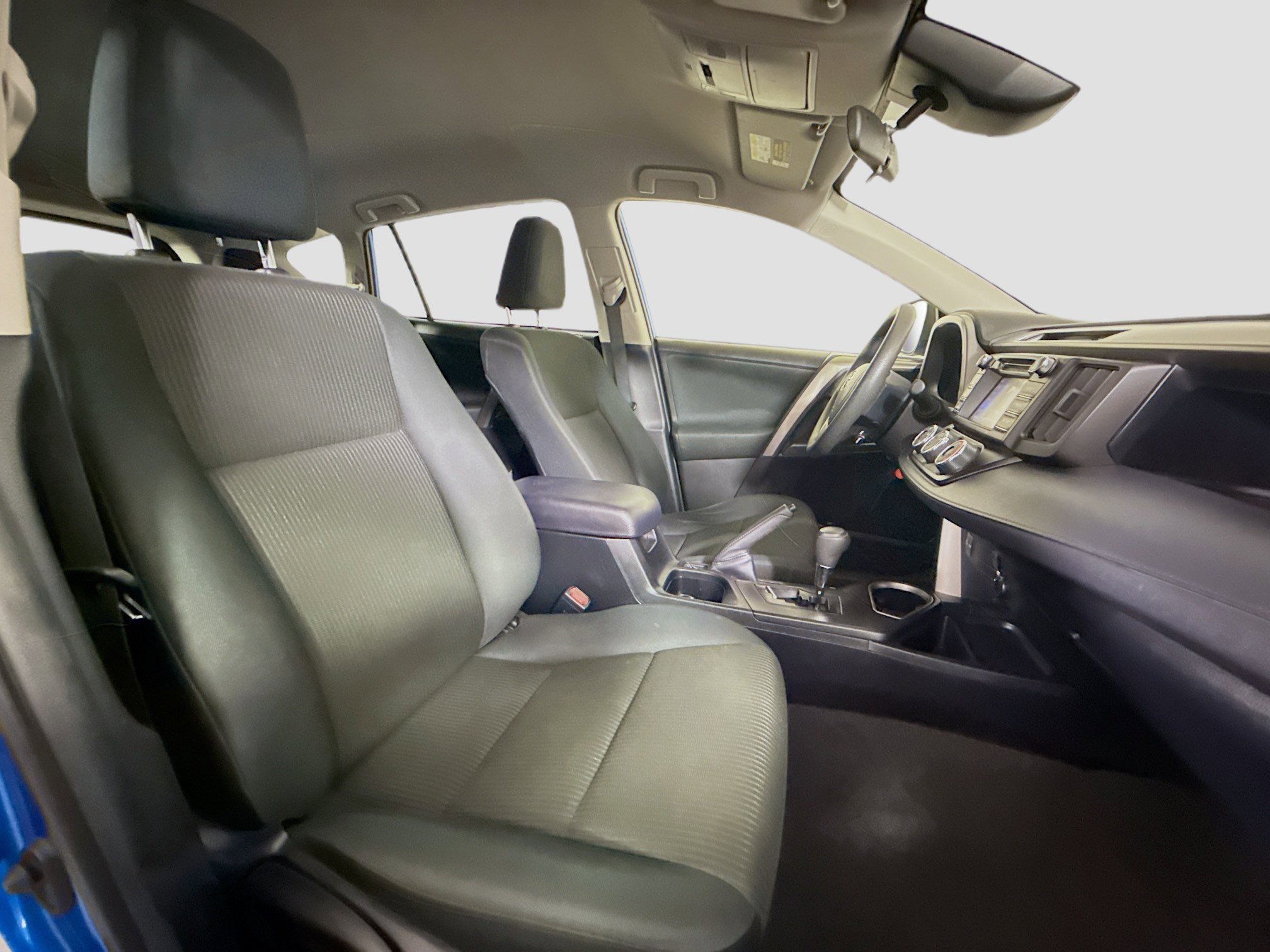 Used 2018 Toyota RAV4 LE image 28