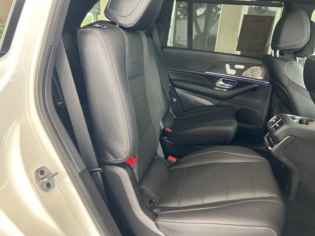 Used 2025 Mercedes-Benz GLS 450 4MATIC image 26