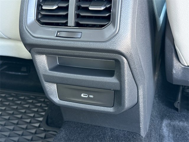 Used 2025 Volkswagen Taos SE image 19