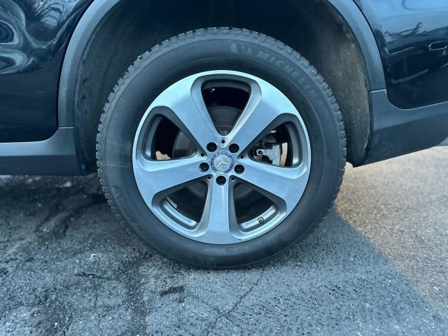 Used 2017 Mercedes-Benz GLC 300 4MATIC image 40