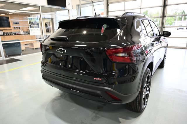 New 2026 Chevrolet Trax RS w/ Driver Confidence Package FWD image 5