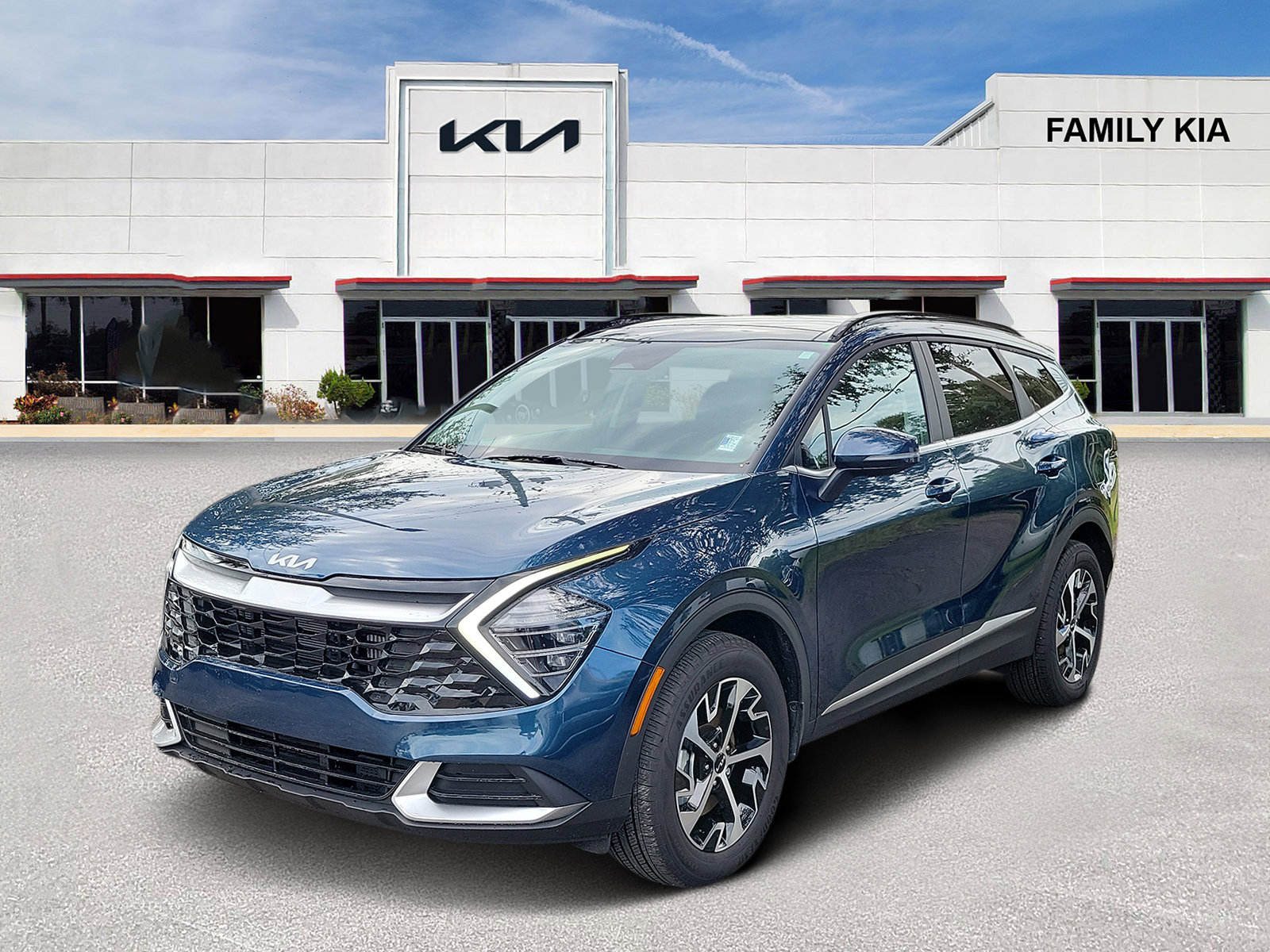 Certified 2025 Kia Sportage EX w/ EX Premium Package AWD/4WD image 3