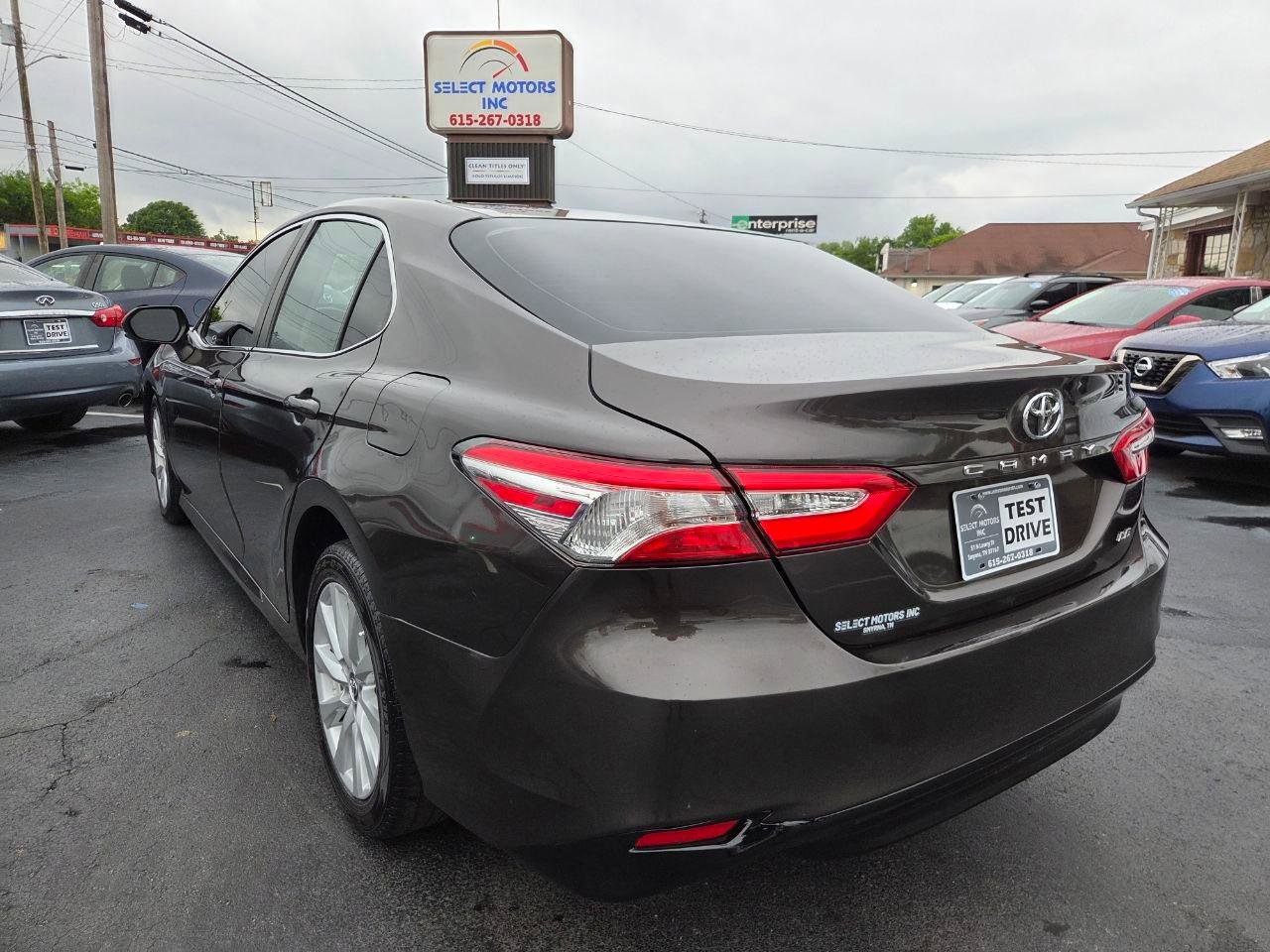 Used 2018 Toyota Camry LE FWD image 4