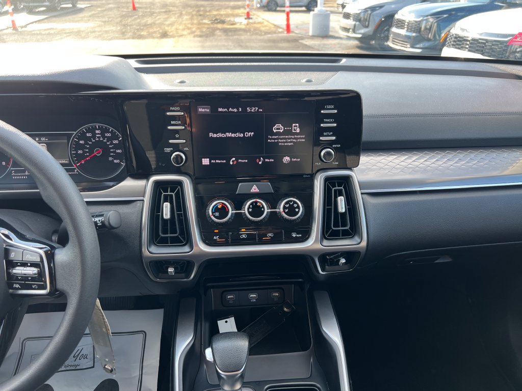 Certified 2023 Kia Sorento LX AWD/4WD image 14