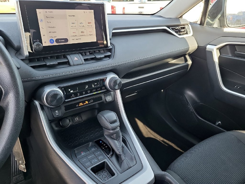 Used 2025 Toyota RAV4 LE AWD/4WD image 20
