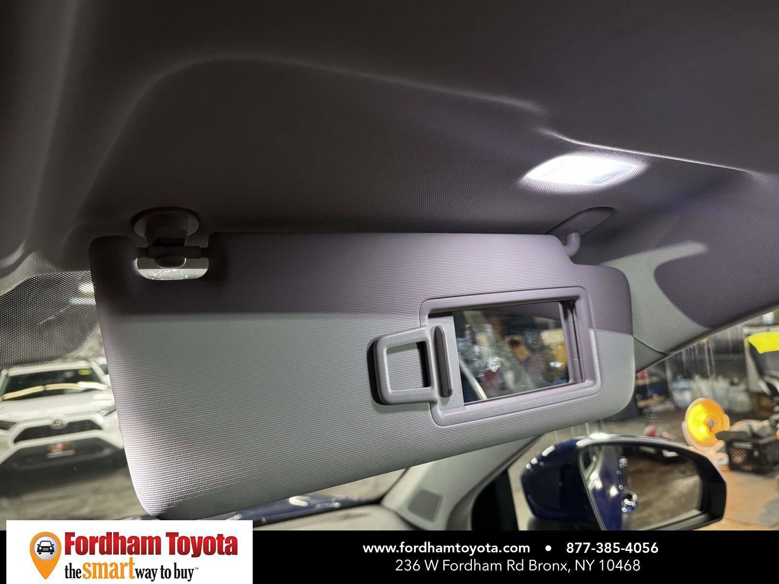 Used 2024 Volkswagen Taos SE image 31
