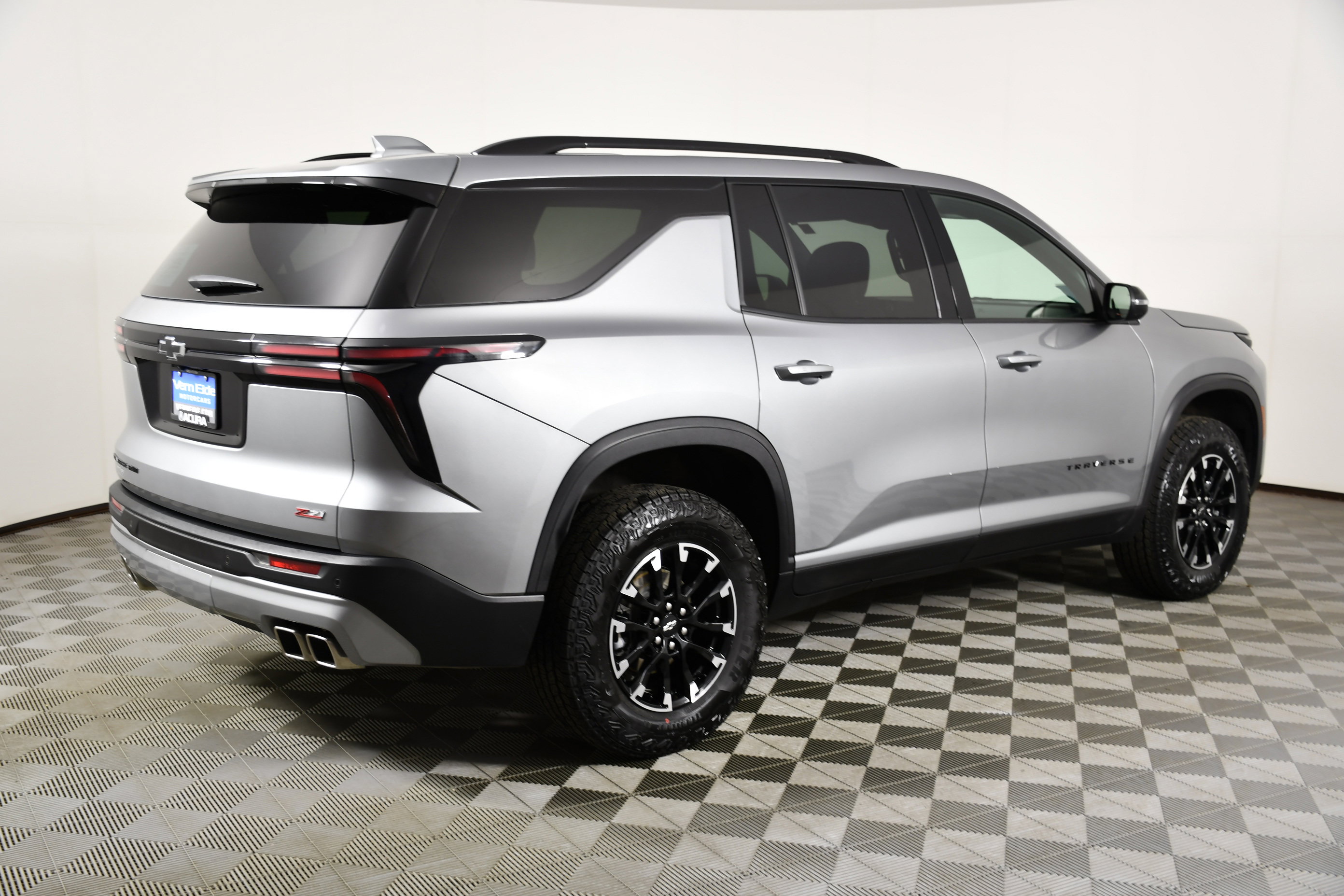 Used 2025 Chevrolet Traverse Z71 image 6